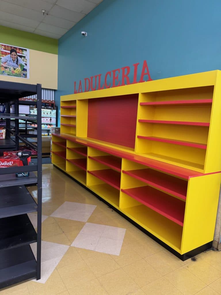 Dulcería shelving in yellow and red
